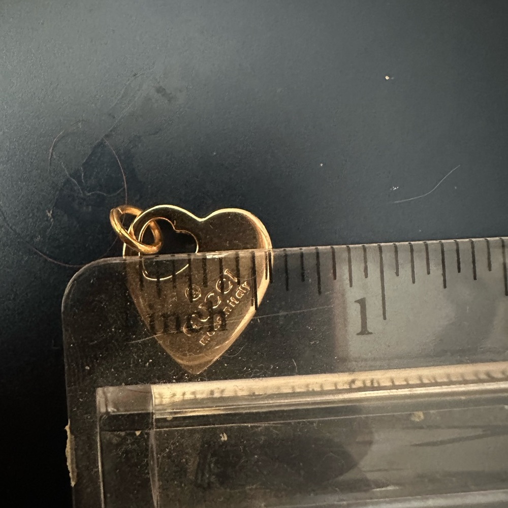 Gucci Gold Heart Charm - Picture 3 of 3